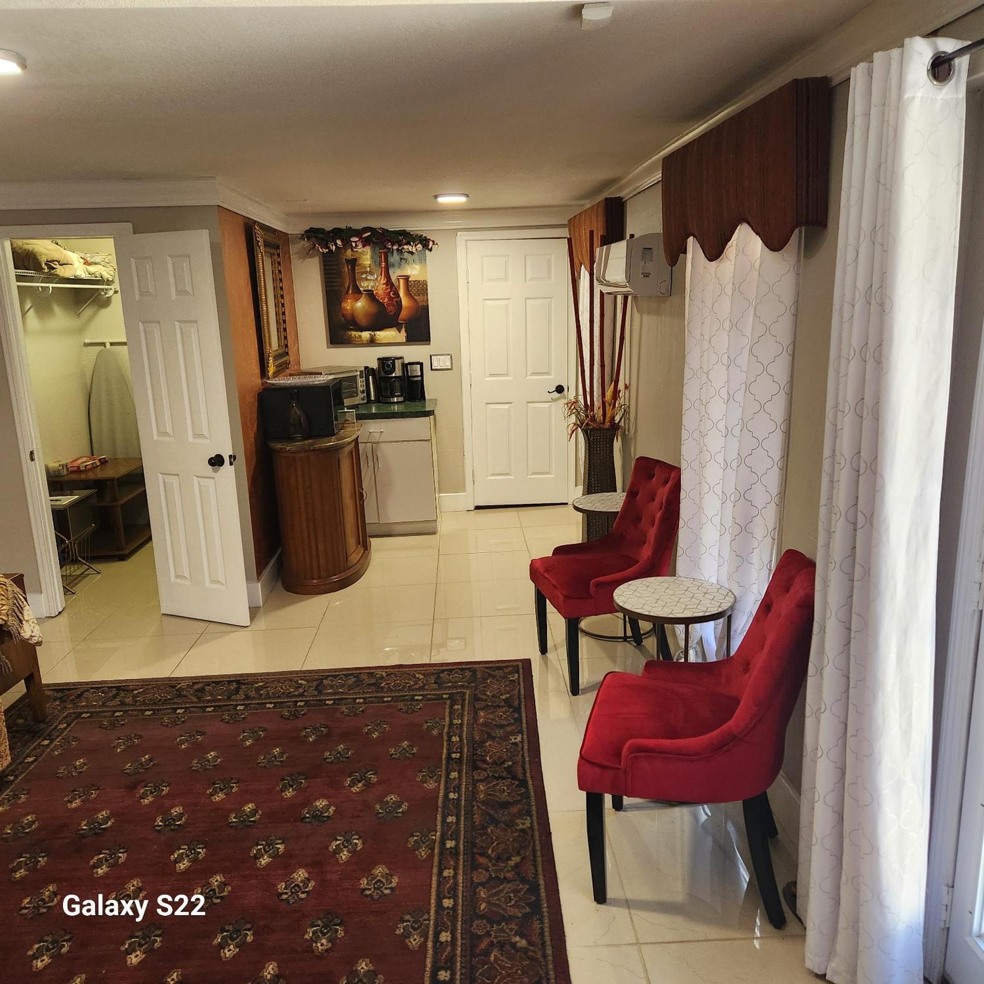 Bed and Breakfast Cozy Mobay Hampton Zewnętrze zdjęcie